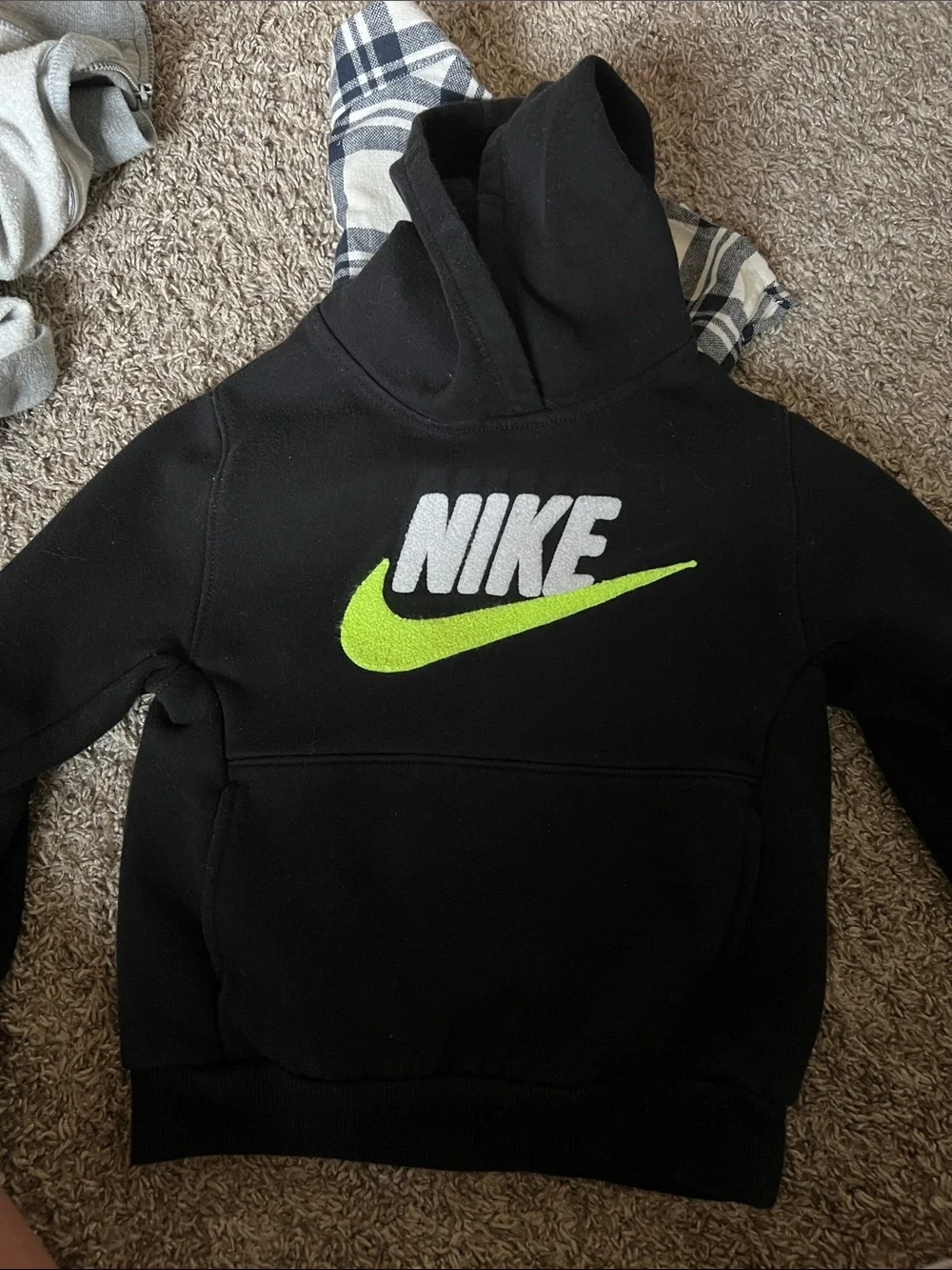 Nike bundle sweatshirts/pants & misc shirts
